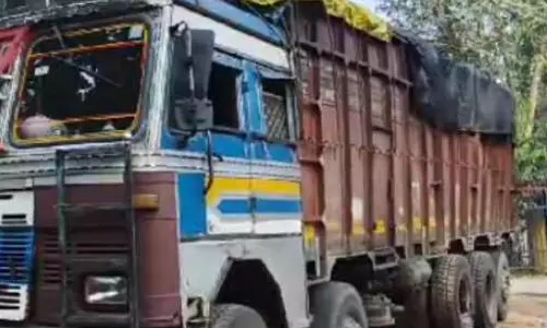 कोयला लोड ट्रक जब्त, नायब तहसीलदार ने टीम के साथ की कार्रवाई