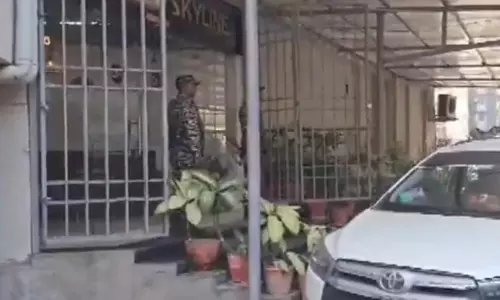 ED Raid: बांग्लादेशी घुसपैठ के मामलों में जुड़ा मनी लॉन्ड्रिंग का एंगल, ईडी ने 17 ठिकानों पर की छापेमारी ED Raid: बांग्लादेशी घुसपैठ के मामलों में जुड़ा मनी लॉन्ड्रिंग का एंगल, ईडी ने 17 ठिकानों पर की छापेमारी