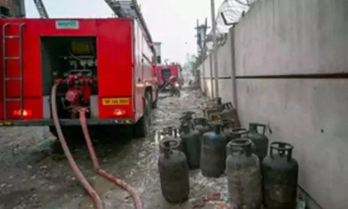केंद्र ने तीन राज्यों के लिए 725 करोड़ रुपये की अग्निशमन सेवा परियोजनाओं को मंजूरी दी केंद्र ने तीन राज्यों के लिए 725 करोड़ रुपये की अग्निशमन सेवा परियोजनाओं को मंजूरी दी
