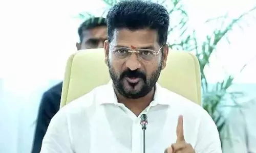 CM Revanth ने धान व्यापारियों के खिलाफ कड़ी कार्रवाई की चेतावनी दी