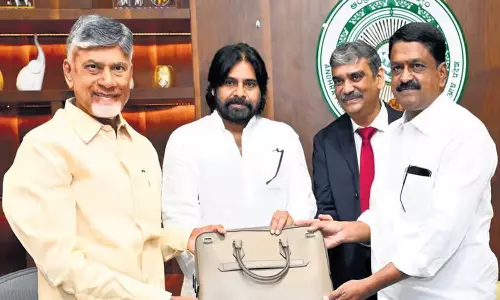 Andhra Pradesh: अर्थव्यवस्था को पुनर्जीवित करना सरकार की प्राथमिकता Andhra Pradesh: अर्थव्यवस्था को पुनर्जीवित करना सरकार की प्राथमिकता