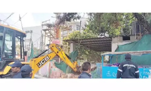 TG: अब, हाइड्रा ने फुटपाथ पर स्थित वाणिज्यिक दुकानों पर पलटवार किया TG: अब, हाइड्रा ने फुटपाथ पर स्थित वाणिज्यिक दुकानों पर पलटवार किया