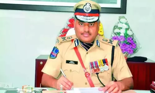 Telangana: तेलंगाना के डीजीपी डॉ. जितेन्द्र ने सख्त कदम उठाने का आह्वान किया Telangana: तेलंगाना के डीजीपी डॉ. जितेन्द्र ने सख्त कदम उठाने का आह्वान किया