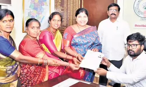 अयोग्य ठहराए गए MLC की पत्नी ने उपचुनाव के लिए नामांकन दाखिल किया अयोग्य ठहराए गए MLC की पत्नी ने उपचुनाव के लिए नामांकन दाखिल किया