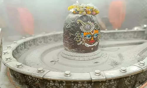 Ujjain: देवउठनी एकादशी पर वैष्णव तिलक लगाकर कृष्ण स्वरूप में सजे महाकाल