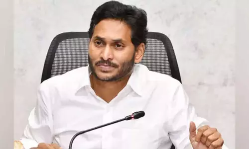 Jagan ने उन्हें नेता प्रतिपक्ष का दर्जा न दिए जाने पर सरकार की आलोचना की Jagan ने उन्हें नेता प्रतिपक्ष का दर्जा न दिए जाने पर सरकार की आलोचना की