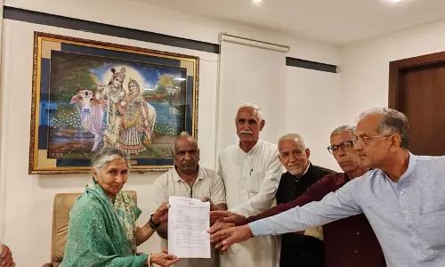 Haryana :  दूरदर्शन बचाओ कार्यकर्ताओं ने हिसार विधायक को सौंपा ज्ञापन