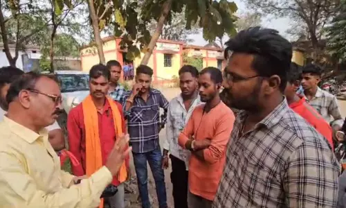 शिक्षक को जय श्रीराम सुनने पर होती है तकलीफ, स्कूल में जमकर कटा बवाल