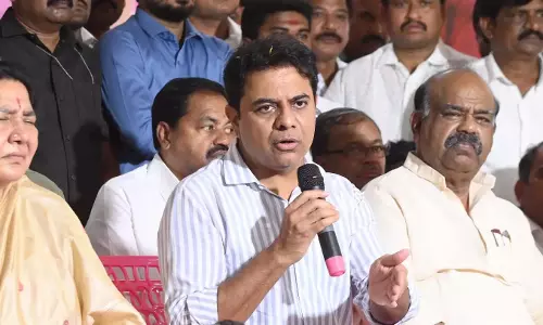 KTR ने केंद्रीय मंत्री खट्टर से मुलाकात की, अमृत टेंडर में भ्रष्टाचार का आरोप लगाया KTR ने केंद्रीय मंत्री खट्टर से मुलाकात की, अमृत टेंडर में भ्रष्टाचार का आरोप लगाया