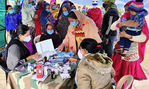 हाल ही में विस्तार के बाद 6.5 लाख वरिष्ठ नागरिक Ayushman Bharat scheme से जुड़े हाल ही में विस्तार के बाद 6.5 लाख वरिष्ठ नागरिक Ayushman Bharat scheme से जुड़े