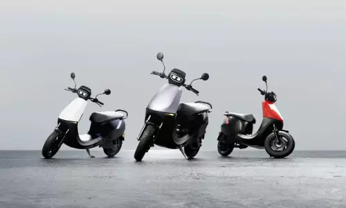 कंपनी के इलेक्ट्रिक दोपहिया वाहनों से ग्राहक खुश कंपनी के इलेक्ट्रिक दोपहिया वाहनों से ग्राहक खुश