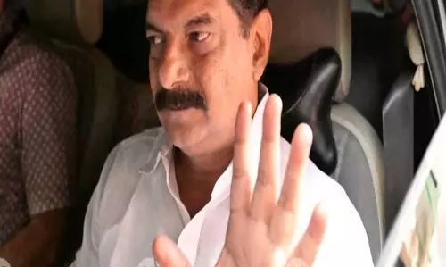 KERALA : प्रचार अभियान पर रोक के बीच पीवी अनवर ने चेलाक्कारा में प्रेस वार्ता की KERALA : प्रचार अभियान पर रोक के बीच पीवी अनवर ने चेलाक्कारा में प्रेस वार्ता की