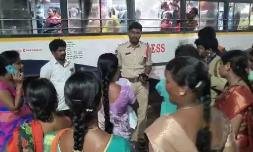 RTC बस में सीट को लेकर महिलाओं में झगड़ा, एक का मंगलसूत्र खो गया