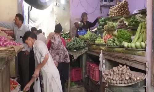 Pak: रावलपिंडी में आवश्यक वस्तुओं की रिकॉर्ड महंगाई दर से जूझना पड़ रहे Pak: रावलपिंडी में आवश्यक वस्तुओं की रिकॉर्ड महंगाई दर से जूझना पड़ रहे