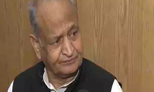 Ashok Gehlot ने चुनाव आयोग के साथ मतभेद पर उद्धव ठाकरे का समर्थन किया