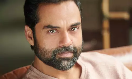 Abhay Deol को बताया गया कि भारत में लोग कम पढ़े-लिखे और गरीब Abhay Deol को बताया गया कि भारत में लोग कम पढ़े-लिखे और गरीब