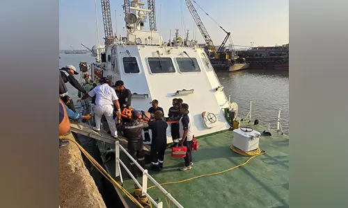 Indian Coast Guard ने दीव तट से गंभीर रूप से बीमार मछुआरे को निकाला