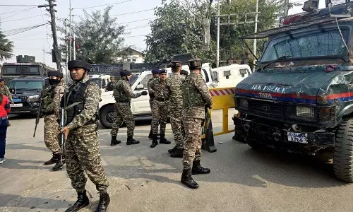 J&K के बांदीपोरा में सुरक्षा बलों और आतंकवादियों के बीच मुठभेड़ शुरू J&K के बांदीपोरा में सुरक्षा बलों और आतंकवादियों के बीच मुठभेड़ शुरू