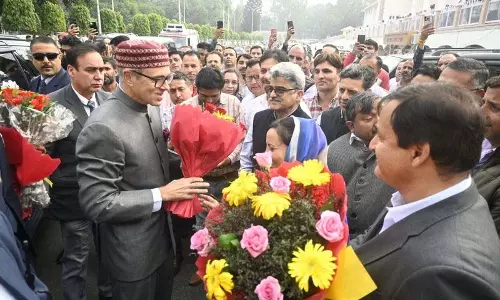 J&K CM उमर अब्दुल्ला ने शीतकालीन राजधानी जम्मू से कामकाज शुरू किया J&K CM उमर अब्दुल्ला ने शीतकालीन राजधानी जम्मू से कामकाज शुरू किया