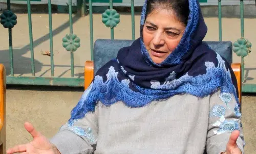 Mehbooba Mufti ने सीएम से कर्मचारियों की ‘अचानक बर्खास्तगी’ की समीक्षा करने का आग्रह Mehbooba Mufti ने सीएम से कर्मचारियों की ‘अचानक बर्खास्तगी’ की समीक्षा करने का आग्रह