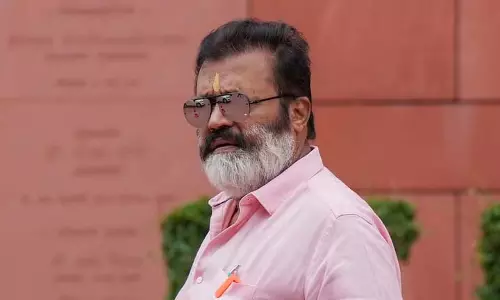 CAPE ने उठाया सवाल तो केंद्रीय मंत्री सुरेश गोपी ने पत्रकार को धमकाया CAPE ने उठाया सवाल तो केंद्रीय मंत्री सुरेश गोपी ने पत्रकार को धमकाया