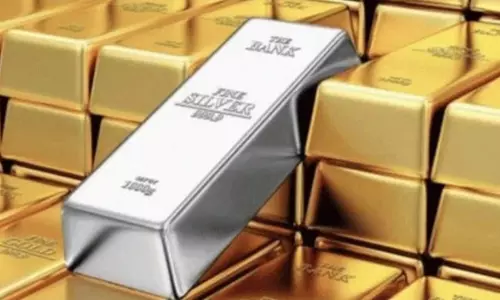सोने की कीमतों में बड़ी गिरावट चांदी 2554 रुपये गिरी