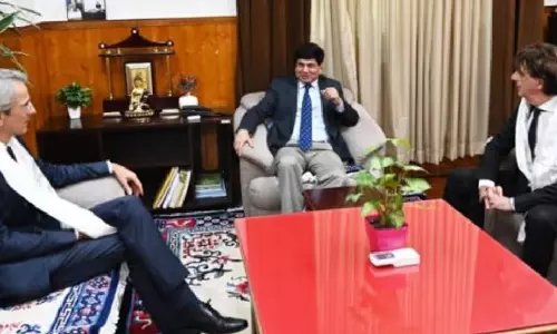 Sikkim : फ्रांसीसी राजदूत ने सिक्किम के मुख्य सचिव से मुलाकात की Sikkim : फ्रांसीसी राजदूत ने सिक्किम के मुख्य सचिव से मुलाकात की