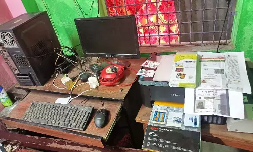 बांग्लादेशी घुसपैठ मामले में ED की रेड...अवैध हथियार, जाली पासपोर्ट, आधार सहित कई सामान बरामद बांग्लादेशी घुसपैठ मामले में ED की रेड...अवैध हथियार, जाली पासपोर्ट, आधार सहित कई सामान बरामद