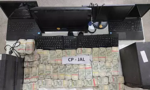 Police ने अवैध डब्बा व्यापार गिरोह का भंडाफोड़ किया, पांच गिरफ्तार Police ने अवैध डब्बा व्यापार गिरोह का भंडाफोड़ किया, पांच गिरफ्तार