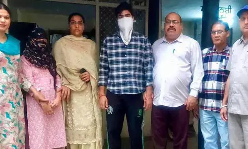SDO और सहायक 15 हजार रुपये रिश्वत लेते गिरफ्तार SDO और सहायक 15 हजार रुपये रिश्वत लेते गिरफ्तार
