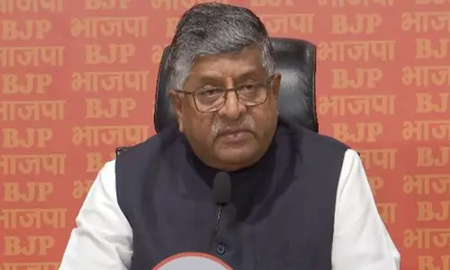 कांग्रेस विभाजनकारी, रूढ़िवादी मुस्लिम तत्वों के साथ साजिश कर रही है: BJP के रविशंकर प्रसाद कांग्रेस विभाजनकारी, रूढ़िवादी मुस्लिम तत्वों के साथ साजिश कर रही है: BJP के रविशंकर प्रसाद