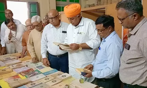 Bikaner: सादुल राजस्थानी रिसर्च इंस्टीट्यूट की दो दिवसीय पुस्तक प्रदर्शनी प्रारंभ पांडुलिपियां