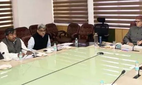 उमर ने J&K में टिकाऊ, उच्च मूल्य वाली पर्यटन नीति का आह्वान किया