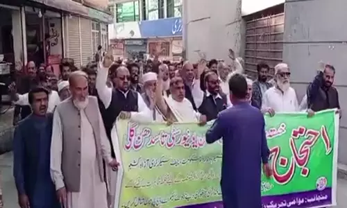 POJK: खराब होती सड़क और सरकारी फंड की कमी को लेकर विरोध प्रदर्शन शुरू