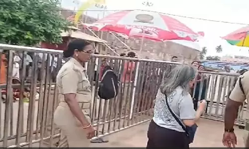 चीनी भाषा बोलने वाली गैर-हिंदू महिला ने Puri मंदिर में प्रवेश किया