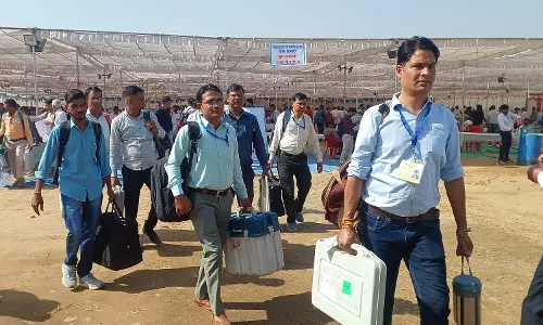 Dausa: कार्मिक अपने दायित्वों का पालन पूर्ण जिम्मेदारी से करें जिला निर्वाचन अधिकारी