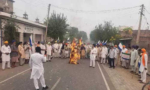 किसानों ने केंद्रीय मंत्री Bittu का पुतला जलाया
