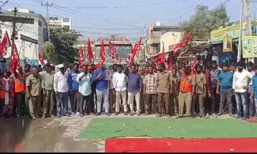 IDA बोलाराम में सफ़ाई कर्मचारियों का विरोध प्रदर्शन IDA बोलाराम में सफ़ाई कर्मचारियों का विरोध प्रदर्शन