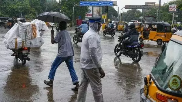 Chennai का हाल ऊटी जैसा: हवा के साथ हल्की बारिश.. सुबह ठंडा मौसम