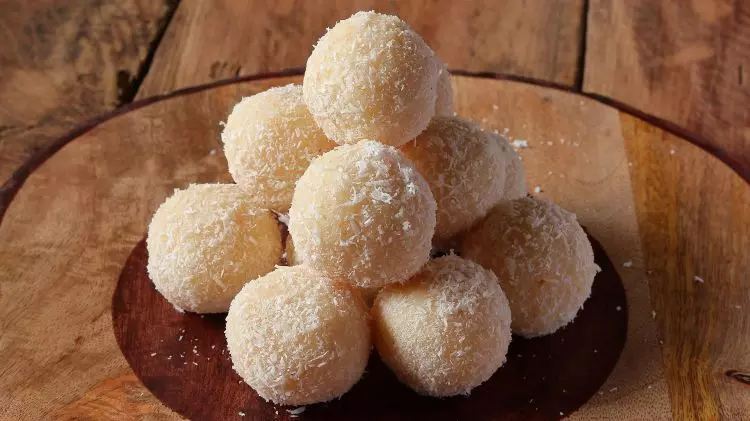 Coconut Laddu, नोट करें बेहद आसान विधि