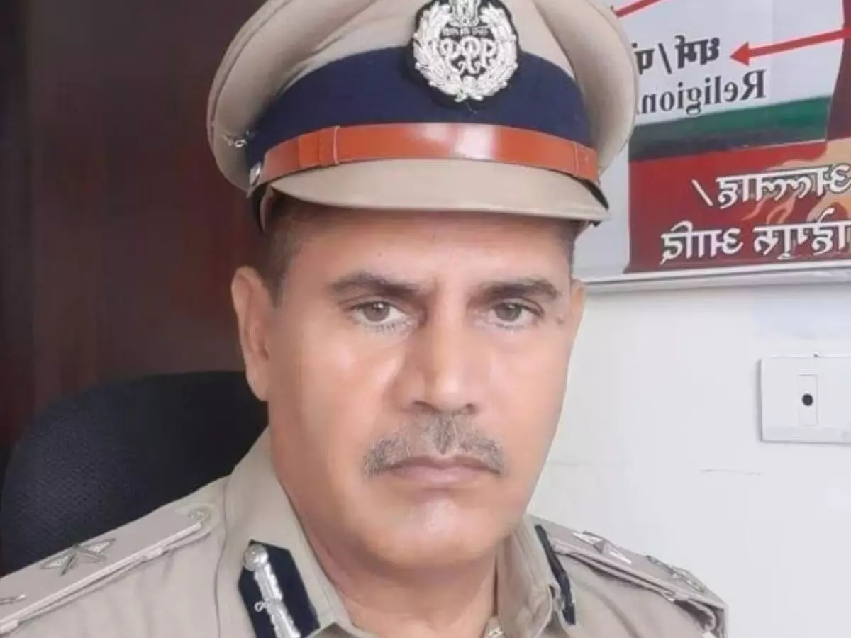 IPS अफसर पर गिरी निलंबन की गाज, चुनाव आयोग हुआ सख्त, क्या है वजह?