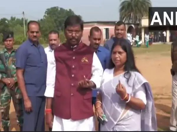 Jharkhand Assembly Election: पूर्व केंद्रीय मंत्री और उनकी पत्नी ने मतदान किया