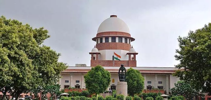 Jammu: सुप्रीम कोर्ट ने सुदर्शन सिंह को आत्मसमर्पण करने के निर्देश पर रोक लगाई Jammu: सुप्रीम कोर्ट ने सुदर्शन सिंह को आत्मसमर्पण करने के निर्देश पर रोक लगाई