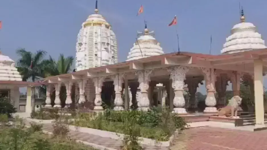 Nuapada में मां संतोषी मंदिर से बदमाशों ने आभूषण और नकदी लूटी