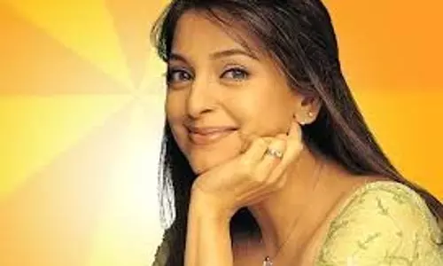 Juhi Chawla Birthday: बॉलीवुड की किरण, एक क्लिक में पढ़े मिस इंडिया से टॉप एक्ट्रेस बनने का सफर