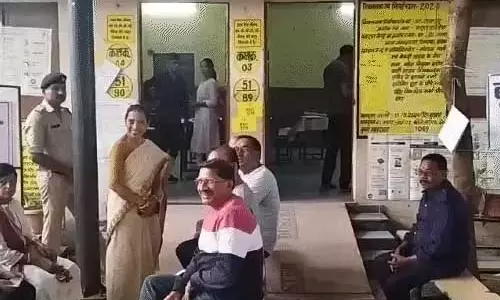 Raipur South Bypoll, संजय नगर पोलिंग बूथ में वोटरों की लगी लम्बी लाइन