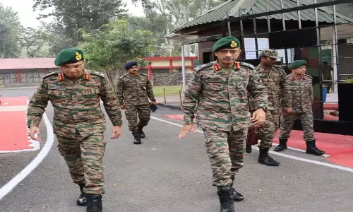 J&K: उत्तरी कमान प्रमुख ने सैनिकों की परिचालन तैयारियों की समीक्षा की J&K: उत्तरी कमान प्रमुख ने सैनिकों की परिचालन तैयारियों की समीक्षा की