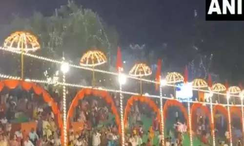 Varanasi: गंगा महोत्सव 2024 के लिए दशाश्वमेध घाट पर बड़ी संख्या में लोग जुटे Varanasi: गंगा महोत्सव 2024 के लिए दशाश्वमेध घाट पर बड़ी संख्या में लोग जुटे