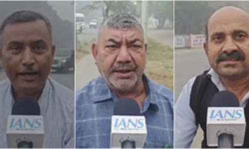दिल्ली में धुंध की चादर, आम लोग परेशान, बोले- आंखें जल रहीं और सांस लेना भी मुश्किल
