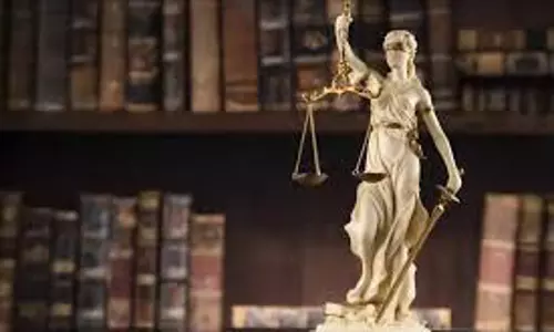 MH: अवैध फेरीवालों पर हाईकोर्ट ने बीएमसी और पुलिस को फटकार लगाई MH: अवैध फेरीवालों पर हाईकोर्ट ने बीएमसी और पुलिस को फटकार लगाई